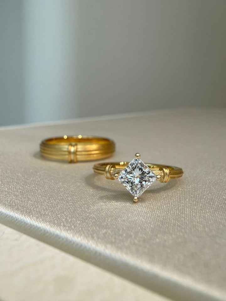18K黃金公主方鑽戒與拉絲結婚對戒，復古線條客製婚戒，DDS訂製婚戒