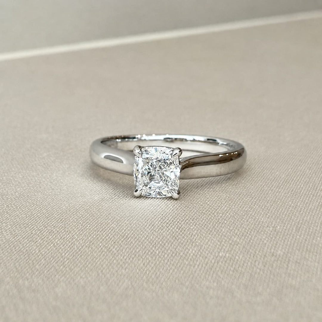 枕形切工鑽戒 Cushion Cut，白金經典四爪單鑽求婚戒，DDS訂製婚戒