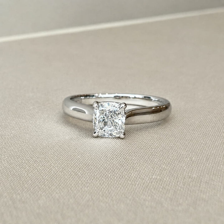 枕形切工鑽戒 Cushion Cut，白金經典四爪單鑽求婚戒，DDS訂製婚戒