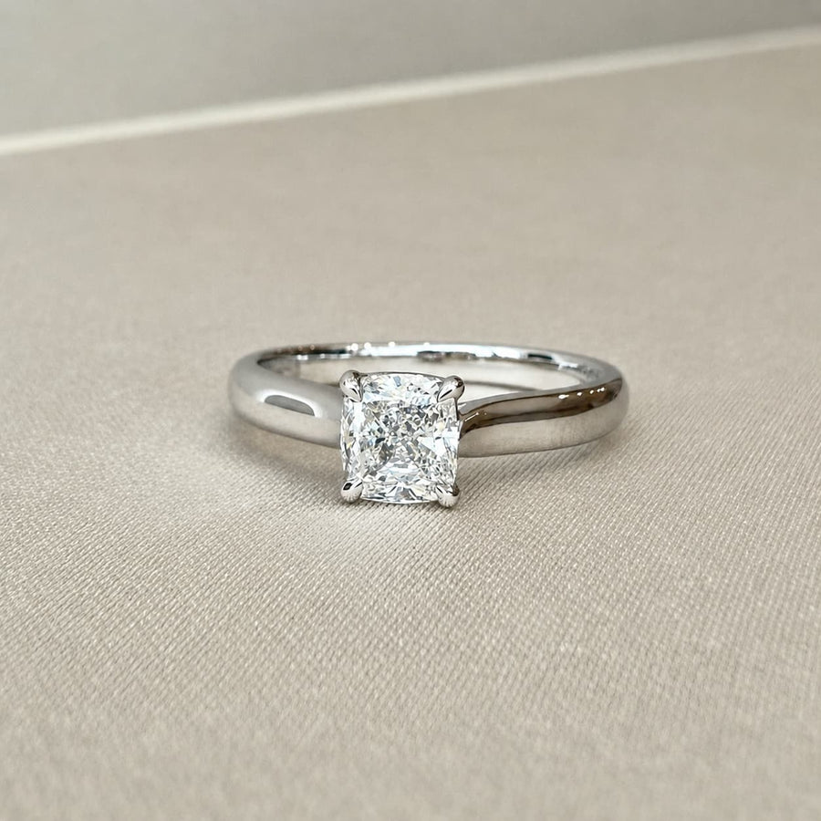 枕形切工鑽戒 Cushion Cut，白金經典四爪單鑽求婚戒，DDS訂製婚戒