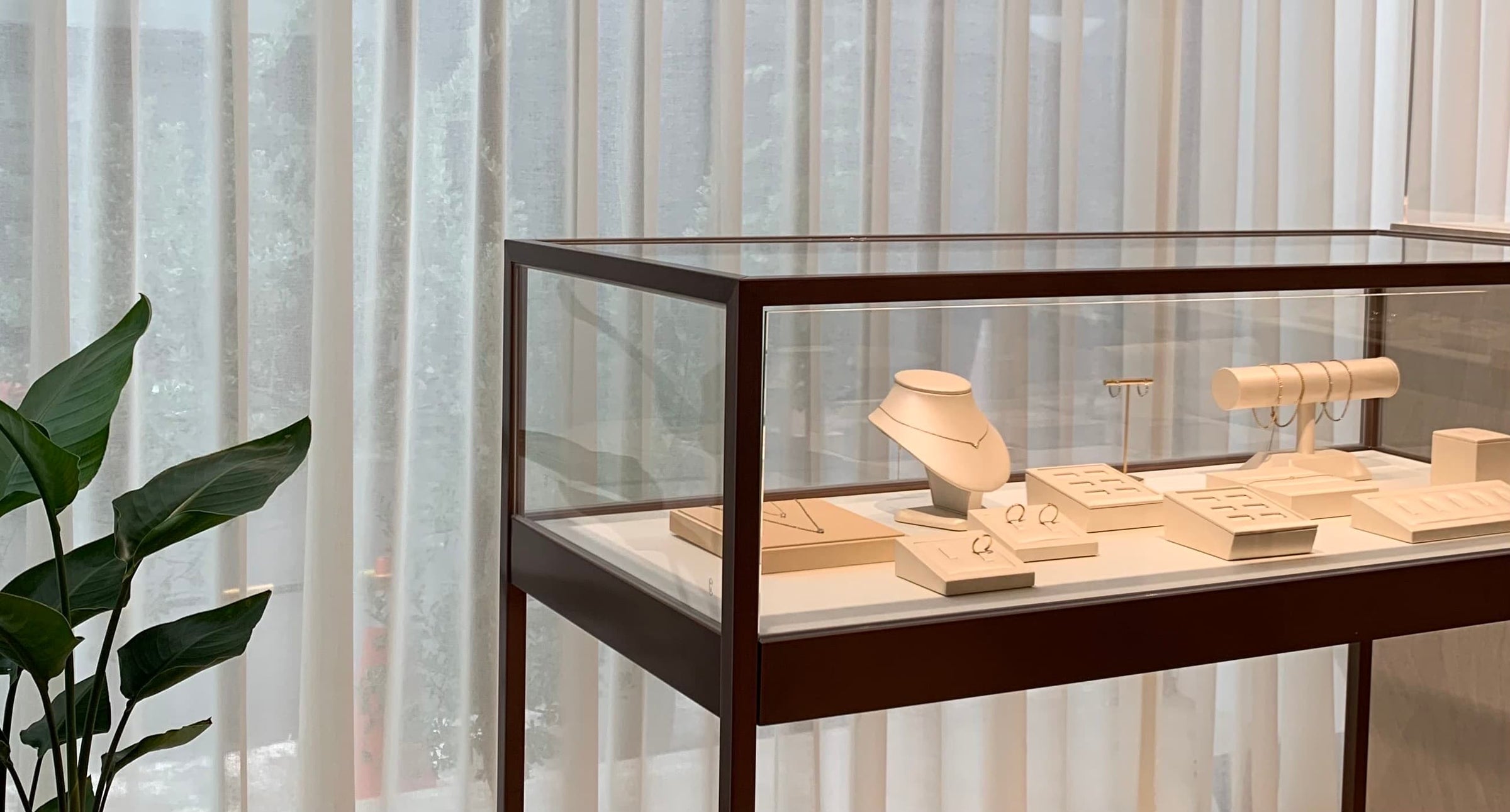 DDS訂製婚戒預約制展示空間，展示婚戒、求婚戒與珠寶作品