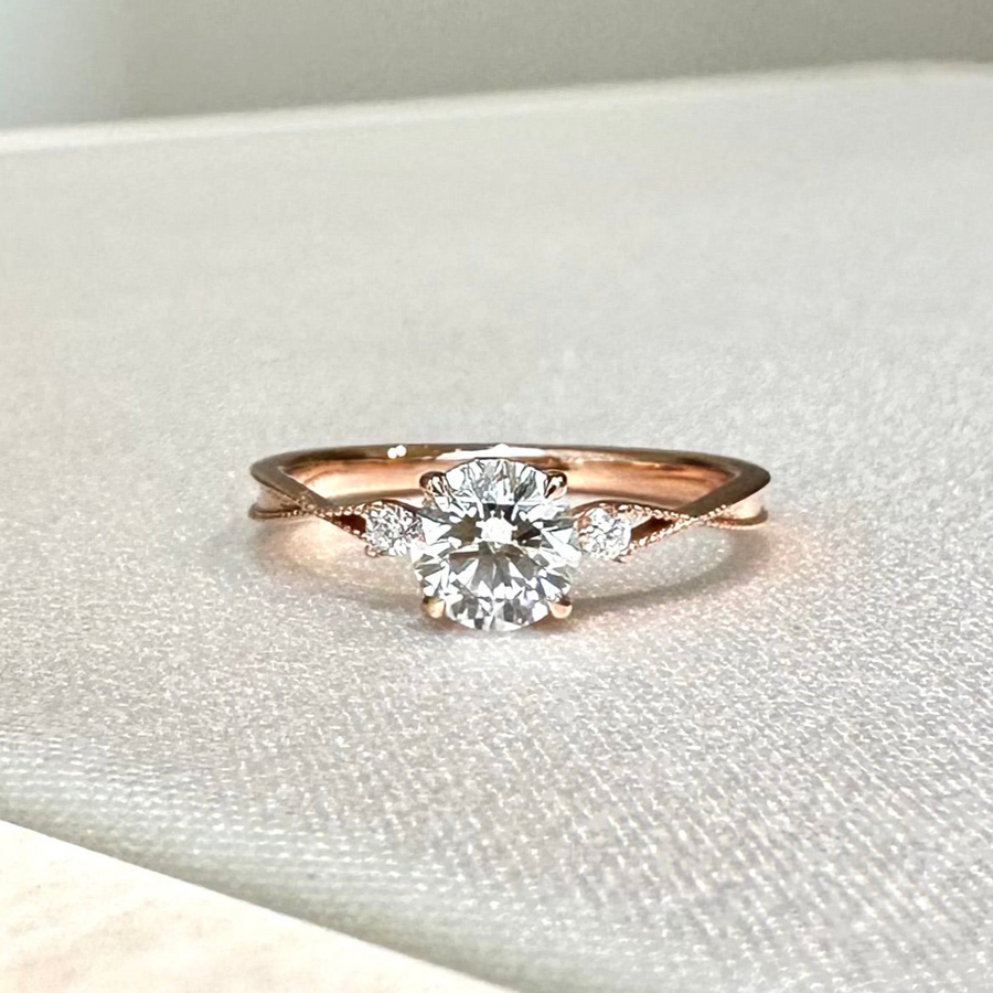 50分玫瑰金圓鑽單鑽求婚戒，採用round brilliant車工，經典六爪設計，適合求婚與訂婚的鑽戒款式。